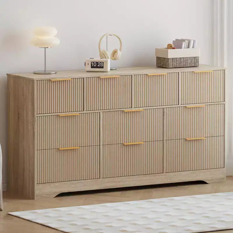 Cassettiera scanalata per camera da letto, comò doppio a 10 cassetti con maniglie dorate, mobile moderno per camera da letto e organizzazione dell'armadio