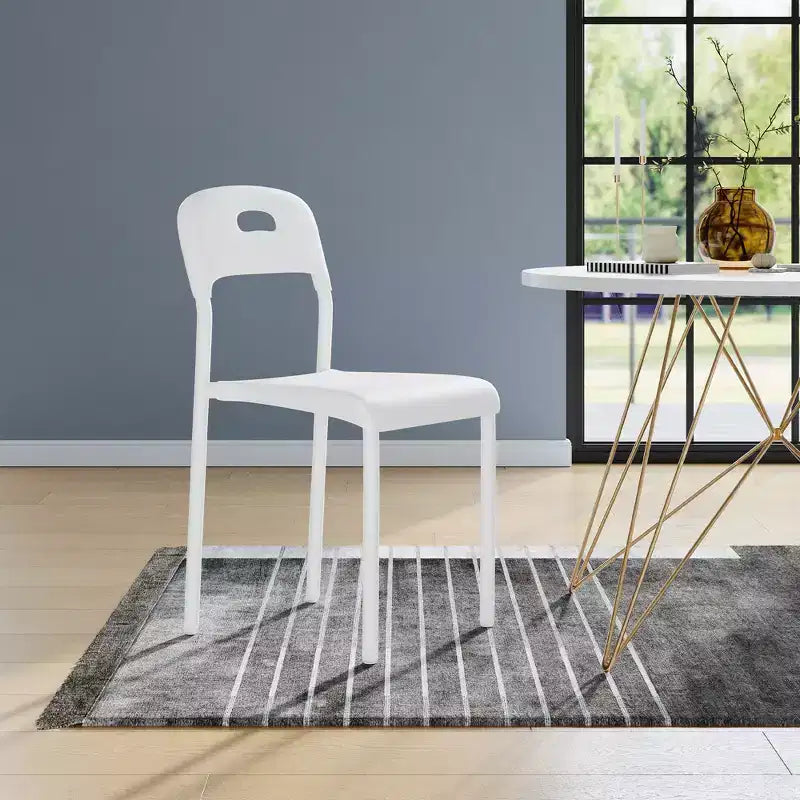 Set di 4 sedie da pranzo impilabili moderne, seduta in plastica bianca con gambe in metallo, schienale ergonomico, impermeabile e resistente alle macchie, sedie per interni ed esterni