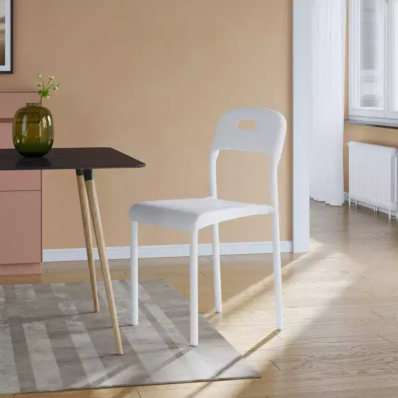 Set di 4 sedie da pranzo impilabili moderne, seduta in plastica bianca con gambe in metallo, schienale ergonomico, impermeabile e resistente alle macchie, sedie per interni ed esterni